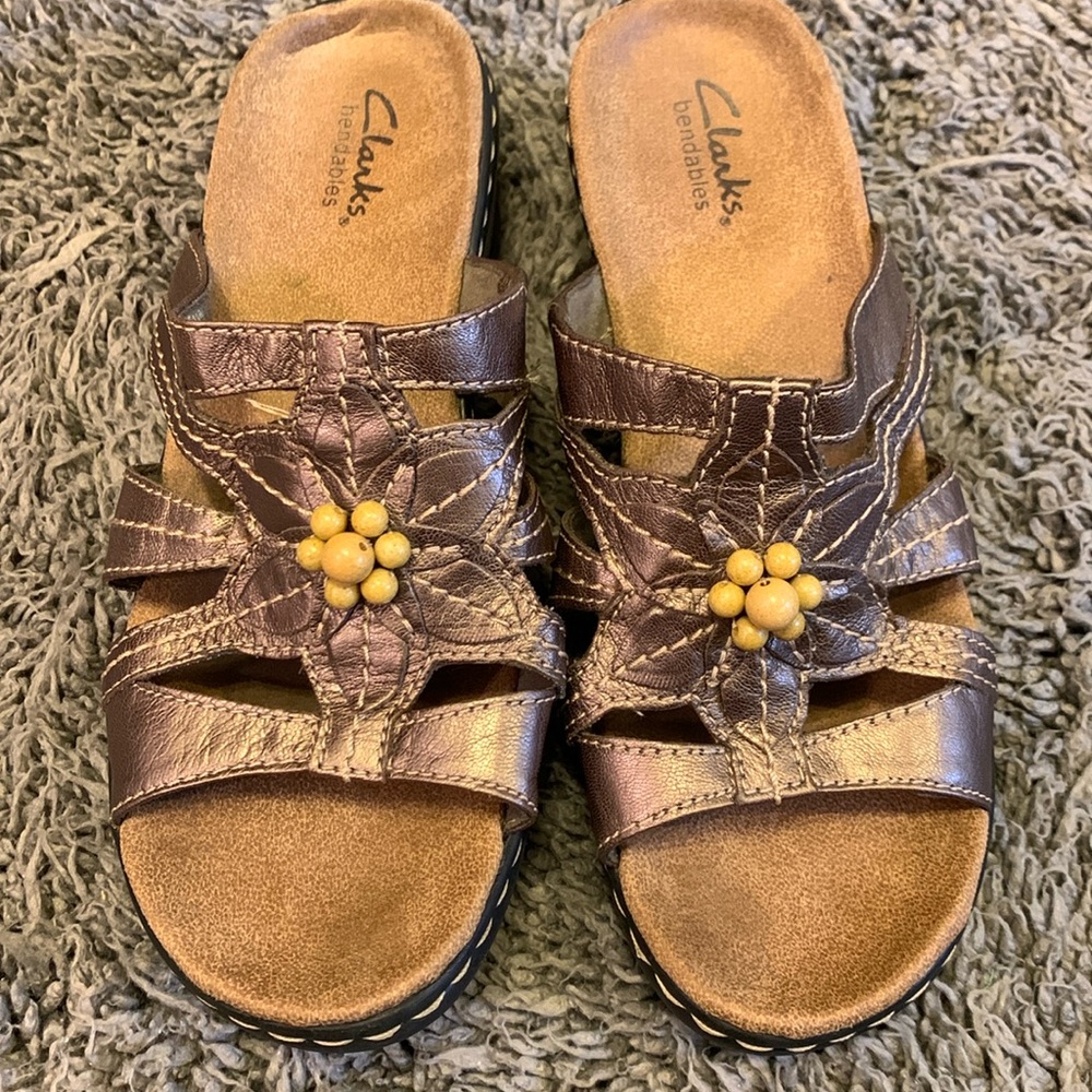 Clarks collection slid on sandals size 6W made for comfort and style gently worn